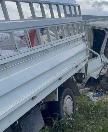 elazigda-kamyonet-carpismasi-2-kisi-yaralandi-RkcO79zQ.jpg