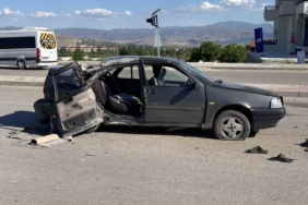 elazigda-otomobil-aydinlatma-diregine-carpti-1i-agir-3-yarali-ivlPzGQB.jpg