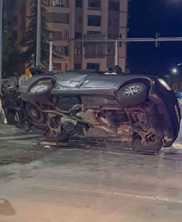 elazigda-otomobil-kazasi-11-yarali-ve-yan-yatan-arac-Gi71nhcF.jpg