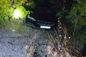 elazigda-otomobil-sarampole-uctu-1-kisi-yaralandi-rftNsyBl.jpg