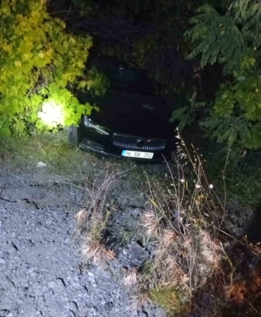 elazigda-otomobil-sarampole-uctu-1-kisi-yaralandi-rftNsyBl.jpg