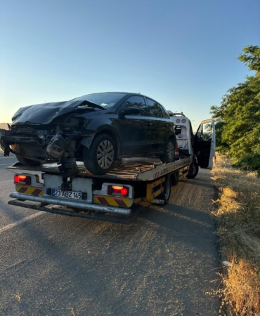 elazigda-otomobil-uctu-kaza-sonucu-1-kisi-yaralandi-MJFhlBAl.jpg