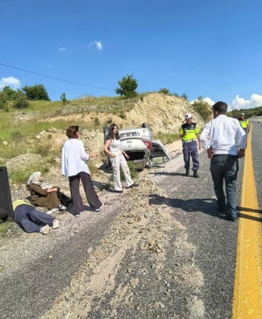 elazigda-otomobilin-takla-attigi-kaza-3-yarali-OqhIeEYb.jpg