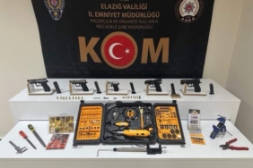 elazigda-ruhsatsiz-5-tabanca-ele-gecirildi-1-kisi-tutuklandi-VSb5b64d.jpg