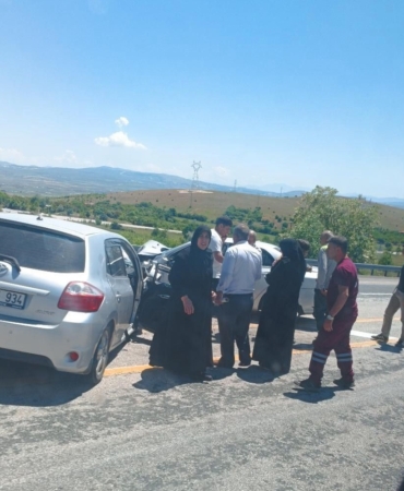 elazigda-trafik-kazasi-4-yarali-aniden-gerceklesti-dQ2Uks4A.jpg