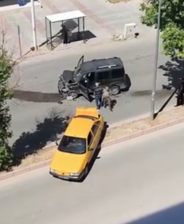 elazigda-trafik-kazasi-yaraliyla-sarsan-olay-C4Mt84eU.jpg