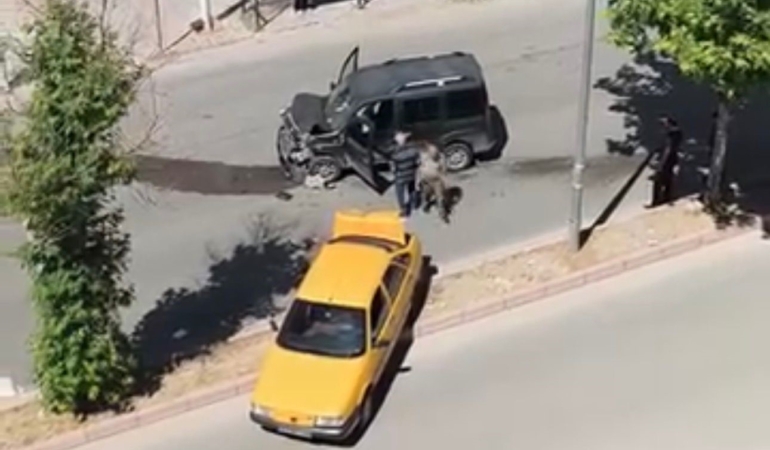 elazigda-trafik-kazasi-yaraliyla-sarsan-olay-C4Mt84eU.jpg