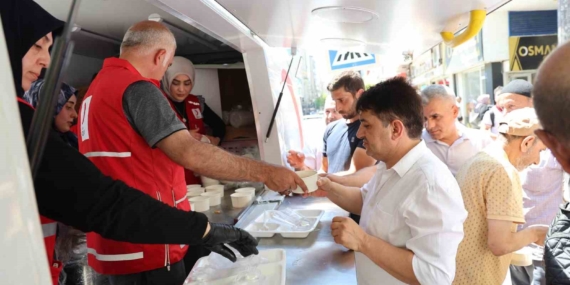 Elazığ’da Vatandaşlara Unutulmaz Aşure İkramı