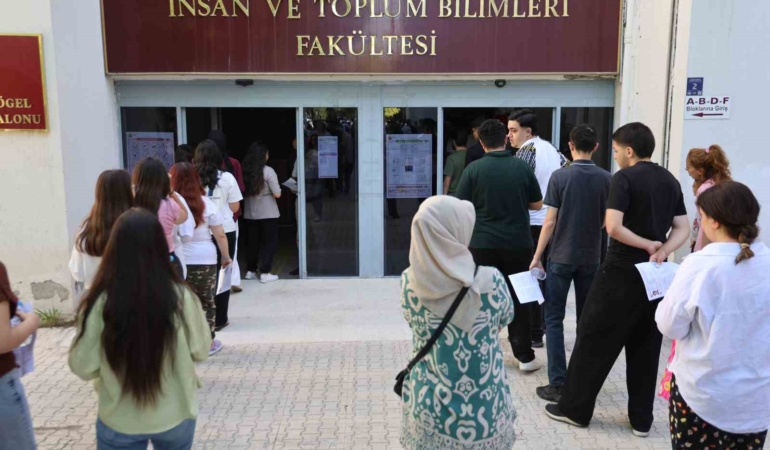 elazigda-yks-coskusu-devam-ediyor-DO9OG835.jpg
