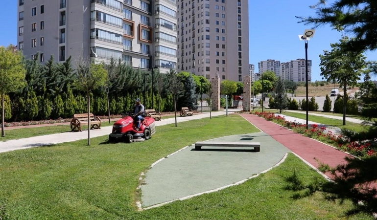 elazigin-yesil-alanlarinda-suren-duzenleme-calismalari-s8lZ6LEE.jpg
