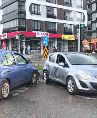 erzurumda-zincirleme-trafik-kazasi-1-yarali-olayi-szVxvJdg.jpg
