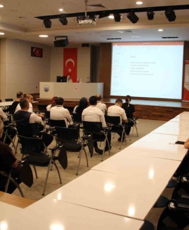 fethi-sekin-sehir-hastanesi-temizlik-ve-enfeksiyon-kontrolu-egitimi-EndFJT29.jpg