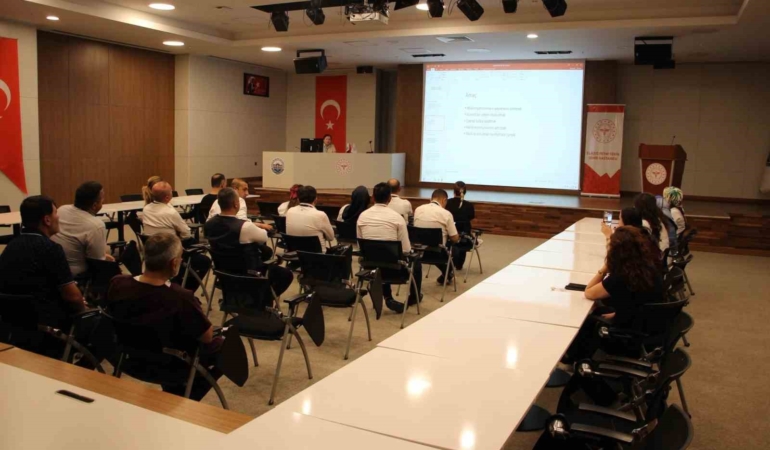 fethi-sekin-sehir-hastanesi-temizlik-ve-enfeksiyon-kontrolu-egitimi-EndFJT29.jpg