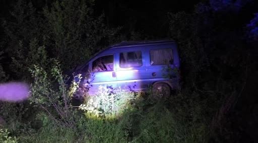 Freni Patlayan Araç Bahçeye Uçtu, Sürücü Yaralandı!