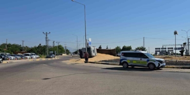 gaziantepte-arpa-yuklu-tir-kavsakta-devrildi-1-yarali-L4WiNVrS.jpg