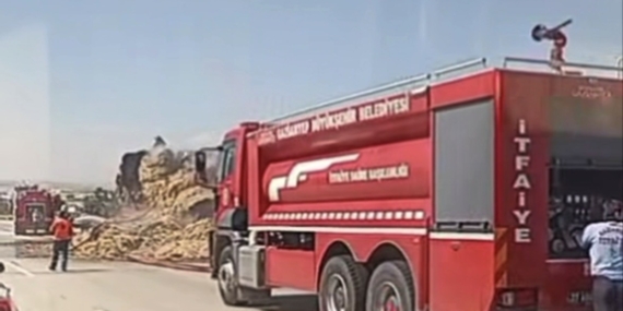 Gaziantep’te Saman Balya Yüklü Tırda Çıkan Yangın Panik Yarattı