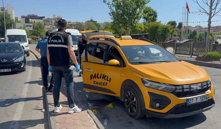 gaziantepte-taksi-duraginda-bicakli-kavga-6-kisi-yaralandi-NJK5wf4M.jpg