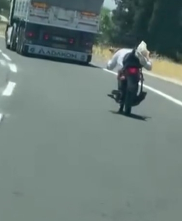 gaziantepte-tehlikeli-motosiklet-yolculugu-yogun-trafikte-hayat-mucadelesi-sjgizglF.jpg