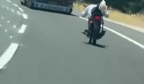 Gaziantep’te Tehlikeli Motosiklet Yolculuğu: Yoğun Trafikte Hayat Mücadelesi