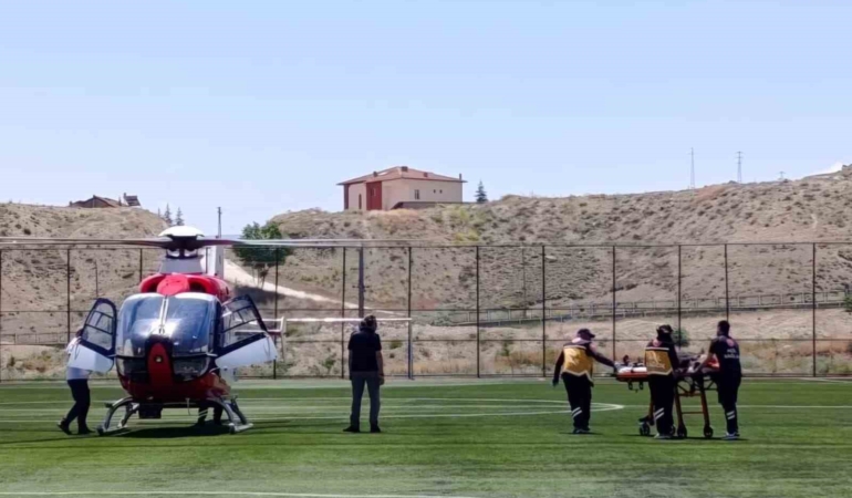 hava-ambulansiyla-malatyaya-sevk-edilen-ulseratif-kolit-hastasi-NI5feVBm.jpg