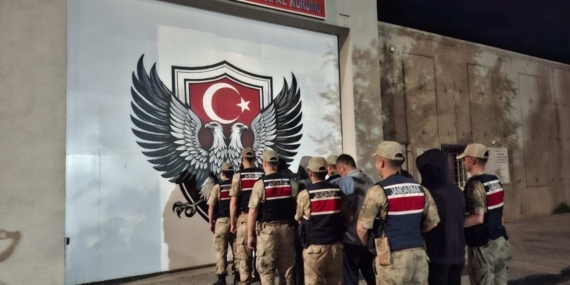 Iğdır’da Düzensiz Göçmen Operasyonu: 11 Göçmen ve 5 Organizatör Tutuklandı