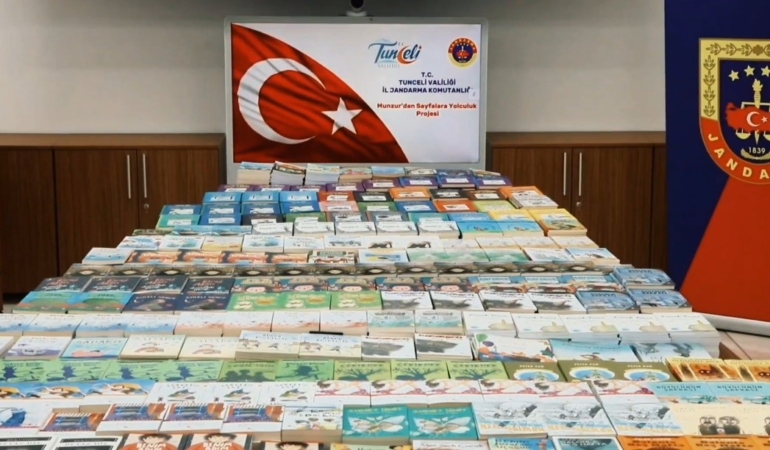 jandarma-koy-okullarina-5-bin-kitap-bagisiyla-destek-sagladi-iJTY3HGu.jpg