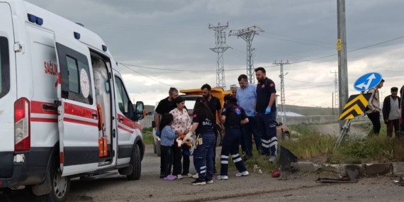 Kars’ta İki Araç Çarpıştı: 3 Çocukla Birlikte 5 Yaralı