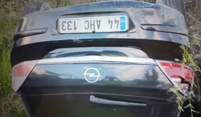 kaza-aninda-takla-atan-otomobilin-surucusunde-yaralanma-QWUFLHjd.jpg