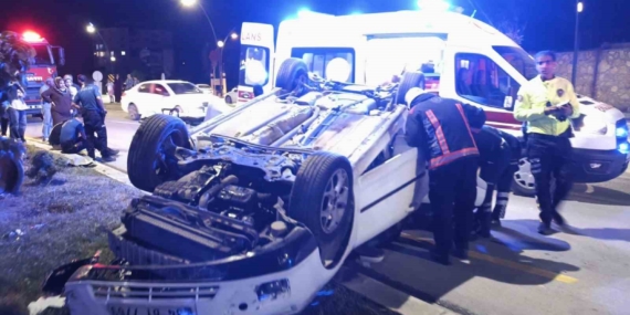 Kontrolden Çıkan Araç Ters Döndü: İki Yaralı