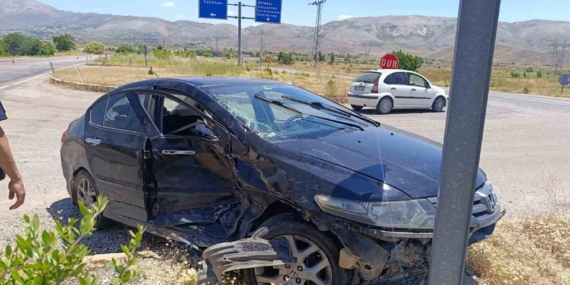 Malatya’da İki Araç Çarpıştı: 2 Kişi Yaralandı