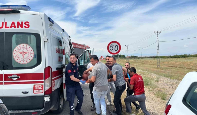 malatyada-iki-hafif-ticari-arac-carpisti-uc-yarali-wlLld1e2.jpg