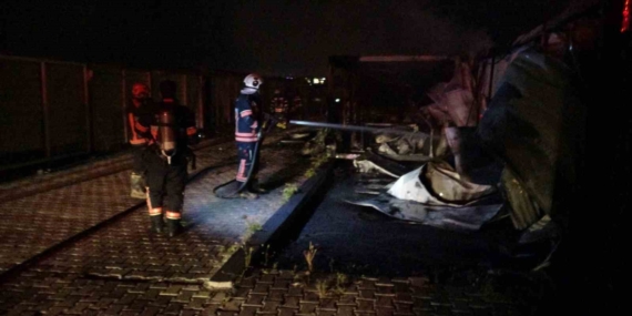 Malatya’da Korkunç Yangın: Ofis Konteynerleri Küle Döndü