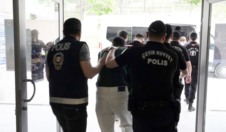 mardin-ve-istanbulda-es-zamanli-fuhus-operasyonu-6-kisi-tutuklandi-LHRecDWK.jpg