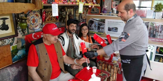 Milli Takım Finalde, Erzurum’da Tostlar Ücretsiz!