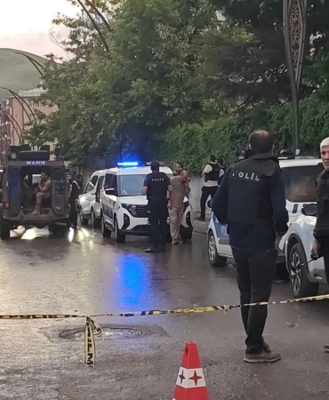 musta-kardesini-ve-polisi-yaralayan-supheli-yakalandi-NvyjLIZ7.jpg