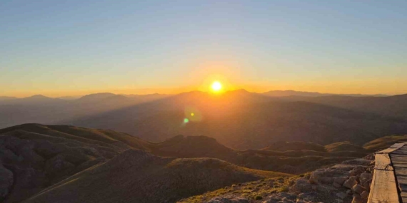 Nemrut Dağı’nda Büyüleyici Gün Doğumu ve Gün Batımı Deneyimi