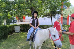ogrencilerin-aileleriyle-keyifli-piknik-etkinligi-HprJdOkz.jpg