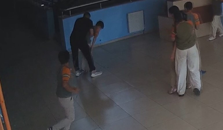 ogretmenin-heimlich-manevrasiyla-hayat-kurtaran-ogrenci-olayi-ie6PWQcJ.jpg