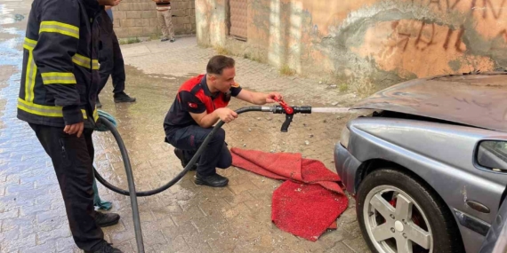Siirt’te Park Halindeki Araçta Yangın Çıktı