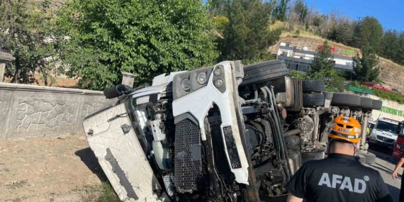 Siirt’te Tır ve Otomobil Çarpışması: 4 Kişi Yaralandı