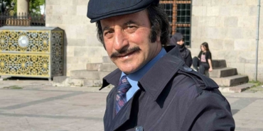 televizyonda-gordugu-uzerine-hayatini-degistiren-erzurumlu-hikmet-gunduz-ve-yarim-asirlik-orhan-gencebay-aski-T8Owavue.jpg