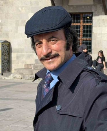 televizyonda-gordugu-uzerine-hayatini-degistiren-erzurumlu-hikmet-gunduz-ve-yarim-asirlik-orhan-gencebay-aski-T8Owavue.jpg