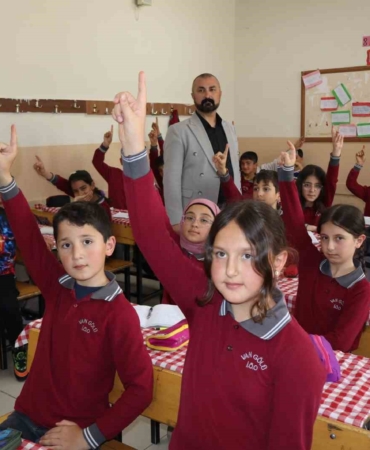 vanli-ogrencilerin-matematik-olimpiyatlarindaki-dunya-sampiyonlugu-6Qxwfypz.jpg