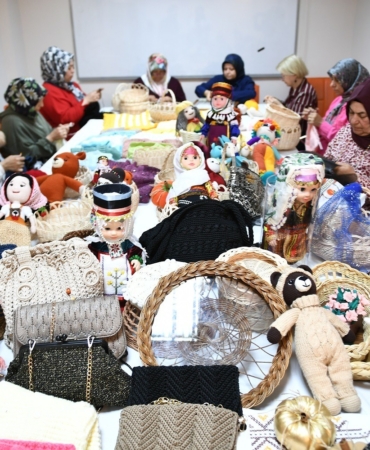 yesilyurtta-el-emegi-urunlerle-ekonomiye-yeni-bir-soluk-z2ZCfLvE.jpg