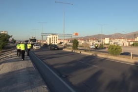 yolda-kaza-lastigi-patlayan-servis-araci-sarampole-devrildi-5-yarali-6l6uRCqy.jpg