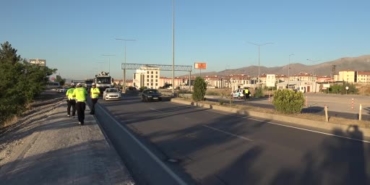 yolda-kaza-lastigi-patlayan-servis-araci-sarampole-devrildi-5-yarali-6l6uRCqy.jpg