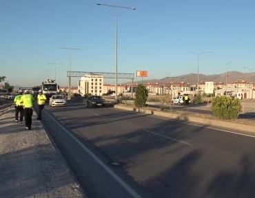 yolda-kaza-lastigi-patlayan-servis-araci-sarampole-devrildi-5-yarali-6l6uRCqy.jpg