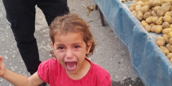 Zabıta Ekipleri Küçük Kızı Annesine Kavuşturdu