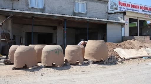18 Yıla Kadar Dayanan Toprak, Saman ve Keçi Kılı ile Yapılan Tandırlar