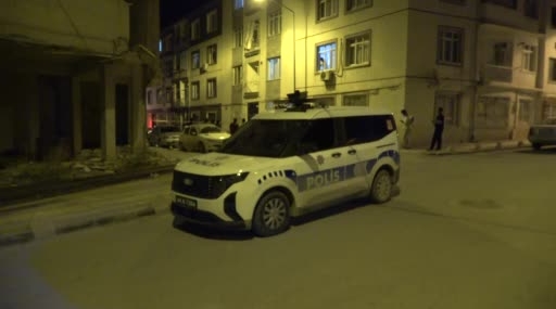 Ağır Hasarlı Binadan Düşen Kişinin Yaşam Mücadelesi Son Buldu